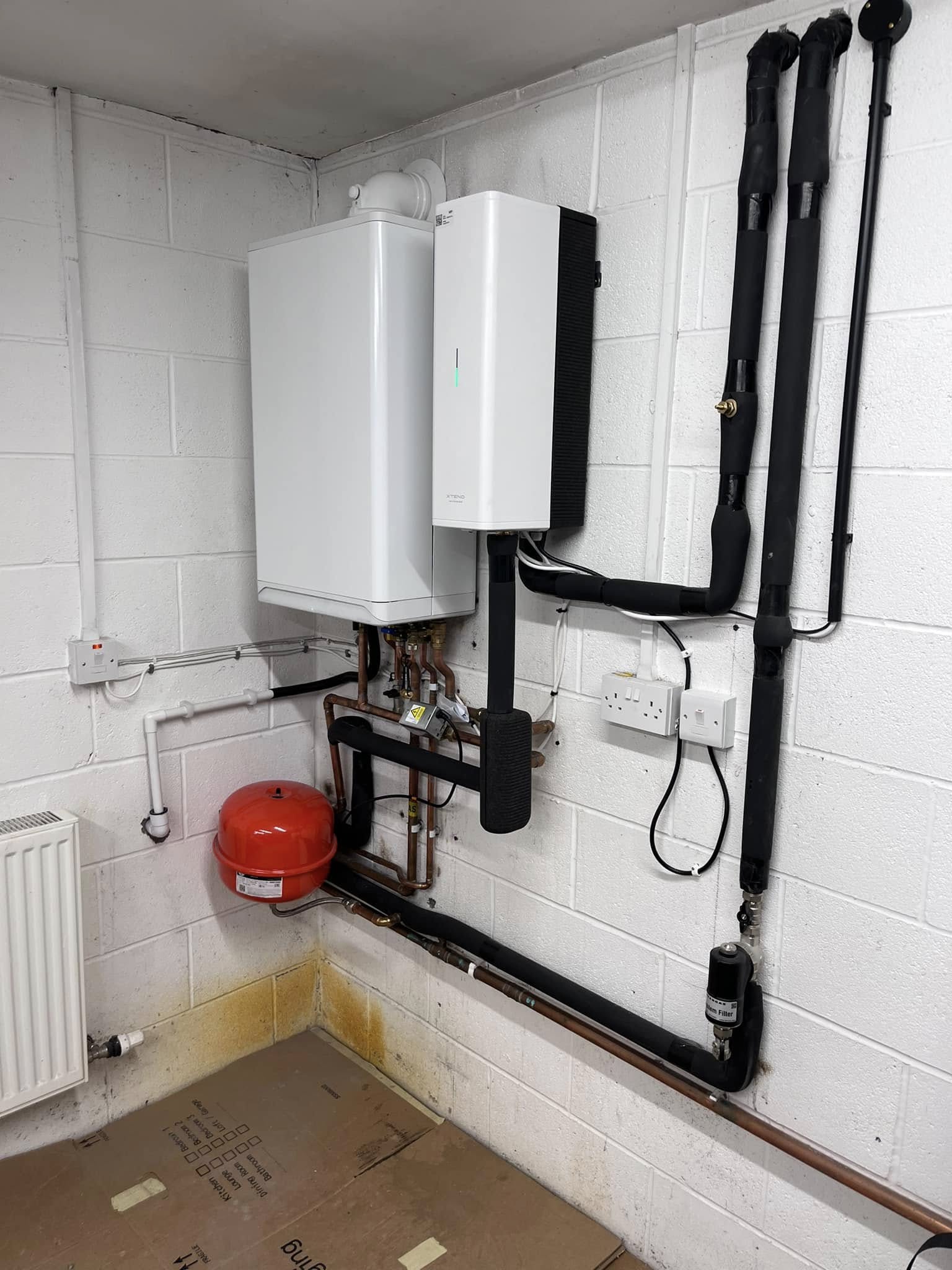 Wall-hung boiler and cylinder install